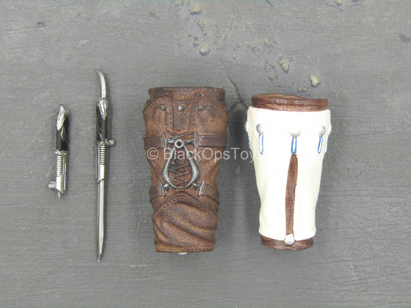 Load image into Gallery viewer, Assassins Creed 3 - Connor - Brown &amp; White Gauntlets w/Hidden Blade
