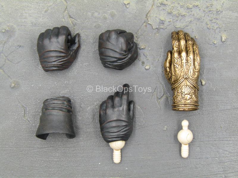 Load image into Gallery viewer, GOT - Jamie Lannister - Black Gloved Hand Set w/Right Gauntlet
