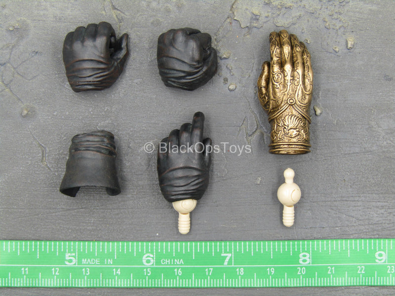 Load image into Gallery viewer, GOT - Jamie Lannister - Black Gloved Hand Set w/Right Gauntlet
