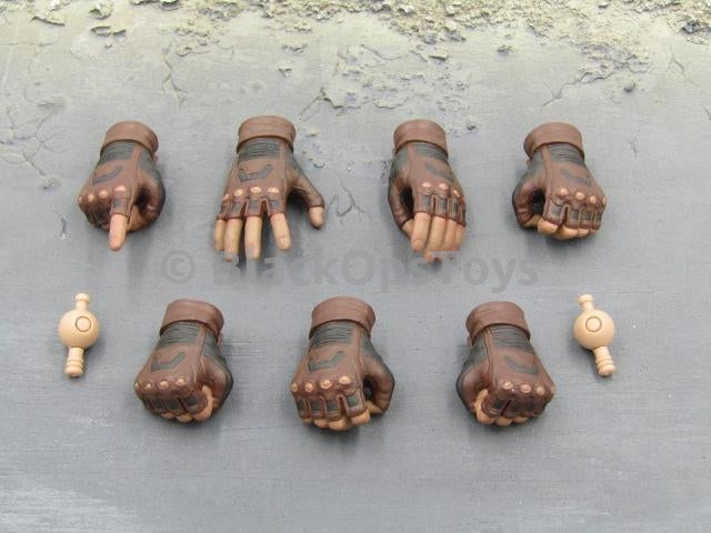 Load image into Gallery viewer, Hot Toys 1/6 Scale Civil War Captain America Fingerless Gloved Hands w/Wrist Pins
