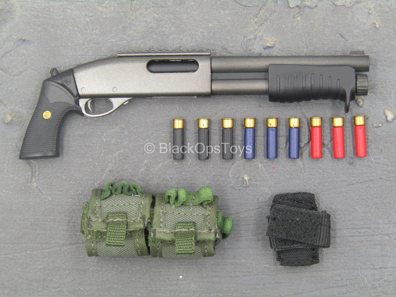 Load image into Gallery viewer, SFOD-D Team Leader - Shotgun w/Shells &amp; Weapons Cache
