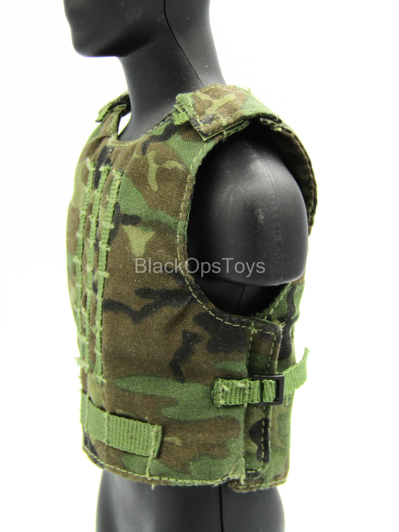 Load image into Gallery viewer, Woodland Combat Plate Carrier MOLLE Vest
