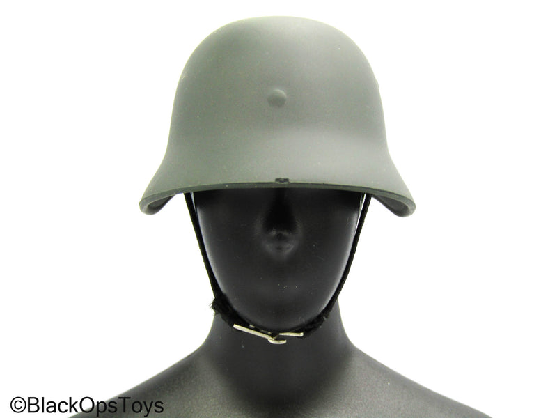 Load image into Gallery viewer, WWII - German Gebirgs Division - Green Helmet
