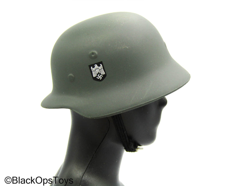 Load image into Gallery viewer, WWII - German Gebirgs Division - Green Helmet
