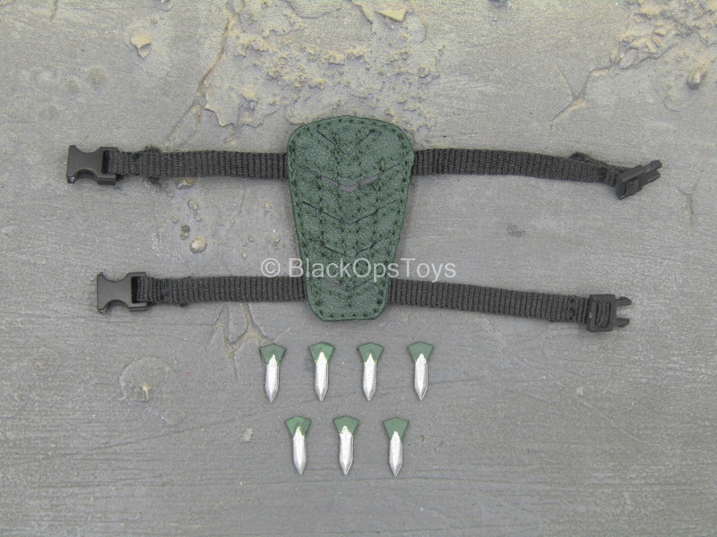 Load image into Gallery viewer, Green Vigilante - Throwing Knives (x7) w/Drop Leg Sheath
