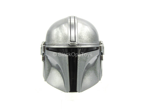 The Mandalorian Deluxe - Beskar Helmeted Head Sculpt w/Helmet Light