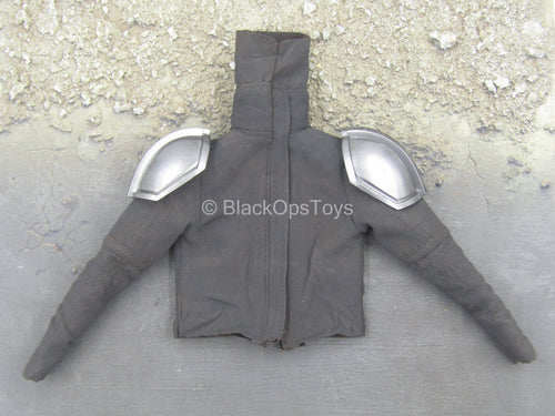 The Mandalorian Deluxe - Grey Shirt w/Beskar Armor Plates