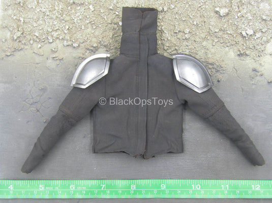 The Mandalorian Deluxe - Grey Shirt w/Beskar Armor Plates