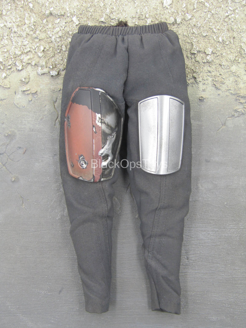 Load image into Gallery viewer, The Mandalorian Deluxe - Grey Pants w/Beskar Armor Plates
