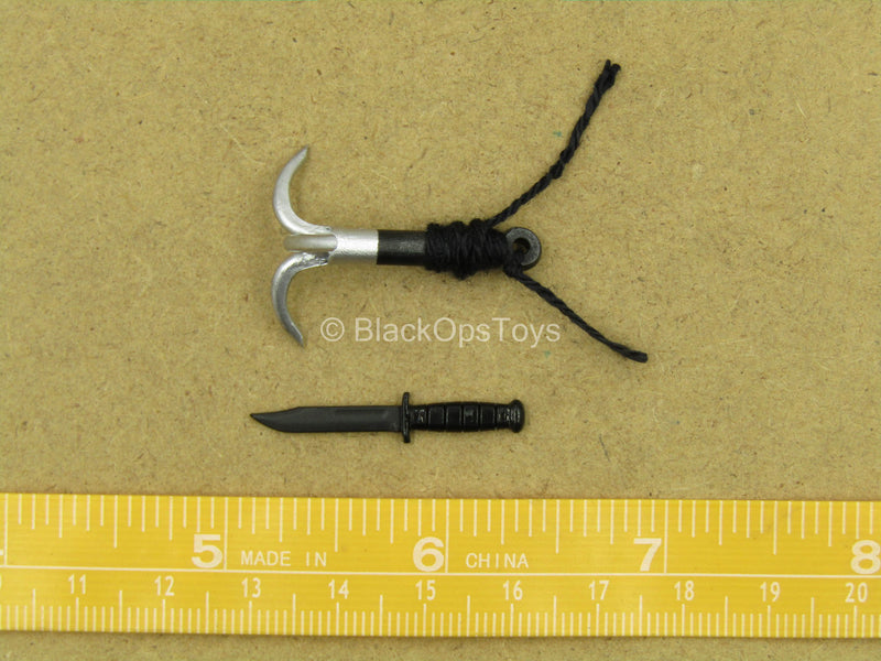 Load image into Gallery viewer, 1/12 - Black Skull Death Brigade - Grappling Hook w/Knife
