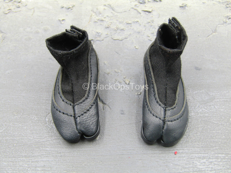 Load image into Gallery viewer, WWII - Battle Of Philippines - Black Shoes (Foot Type)
