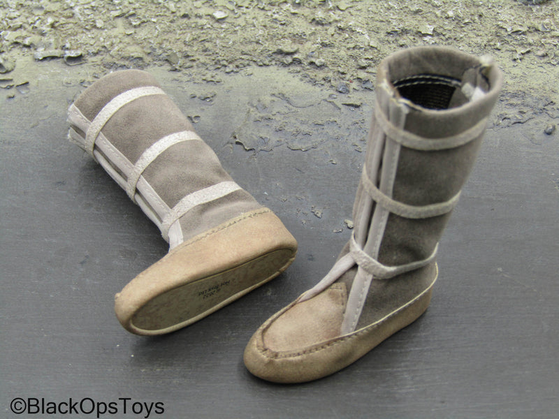 Load image into Gallery viewer, Star Wars Snowspeeder Luke - Tan Boots (Peg Type)
