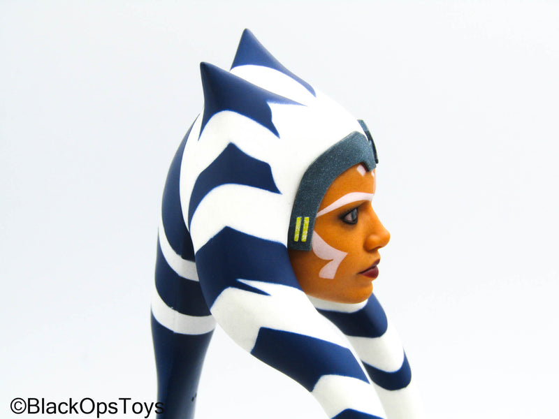 Load image into Gallery viewer, Star Wars Clone Wars Ahsoka Tano - Orange Female Base Body w/Head Sculpt
