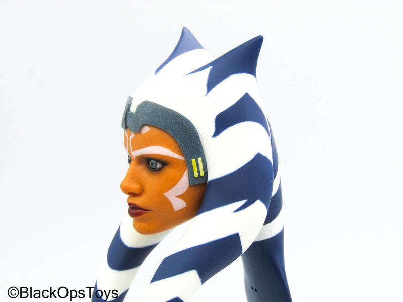 Load image into Gallery viewer, Star Wars Clone Wars Ahsoka Tano - Orange Female Base Body w/Head Sculpt
