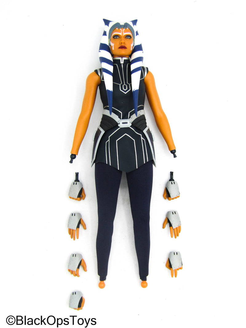 Load image into Gallery viewer, Star Wars Clone Wars Ahsoka Tano - Orange Female Base Body w/Head Sculpt
