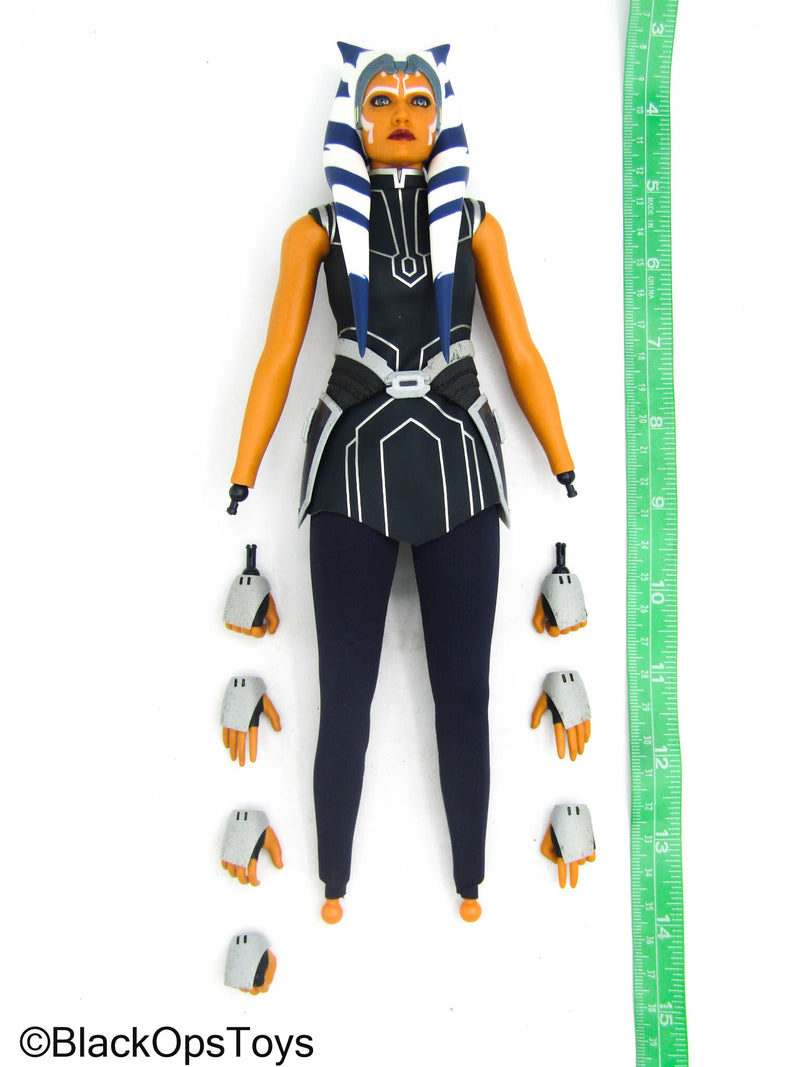 Load image into Gallery viewer, Star Wars Clone Wars Ahsoka Tano - Orange Female Base Body w/Head Sculpt
