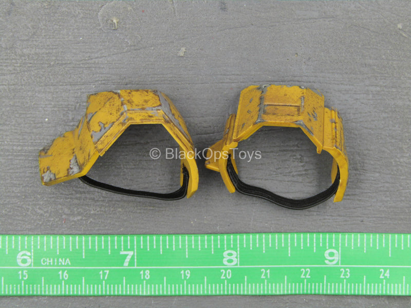 Load image into Gallery viewer, Heavy Infantry Mandalorian - Yellow Knee Pads
