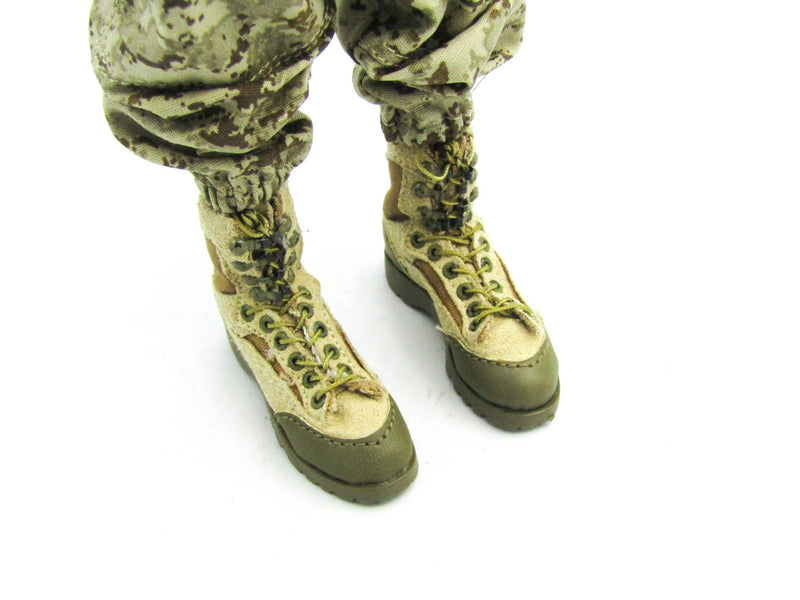 Load image into Gallery viewer, USMC 2nd MEB Helmand - Male Dressed Body w/AOR1 Uniform &amp; Boots
