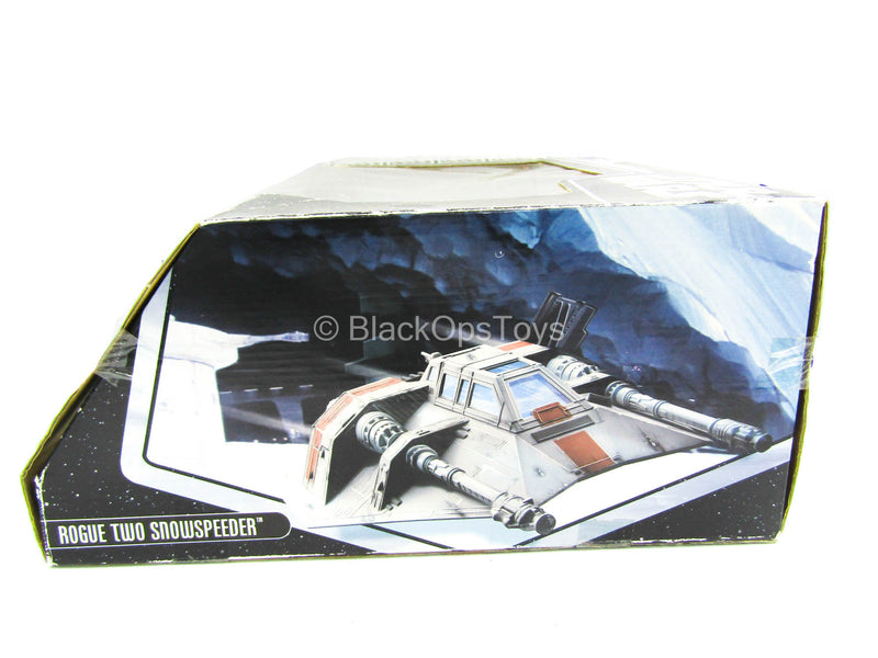 Load image into Gallery viewer, Other Scale - Star Wars Rogue Two Snowspeeder - MINT IN BOX
