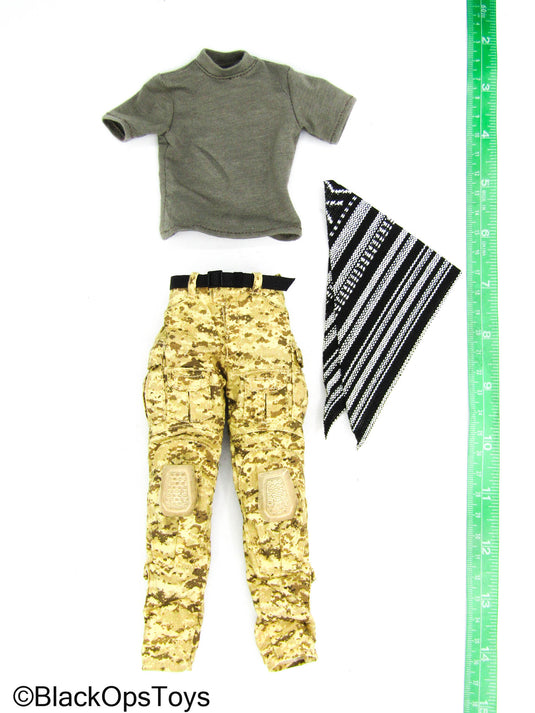 Pvt 1st Class Mike Winter Geronimo Ver - AOR1 Combat Pants w/Grey Shirt