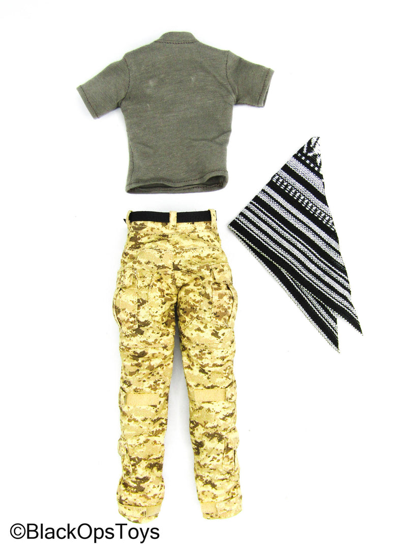 Load image into Gallery viewer, Pvt 1st Class Mike Winter Geronimo Ver - AOR1 Combat Pants w/Grey Shirt
