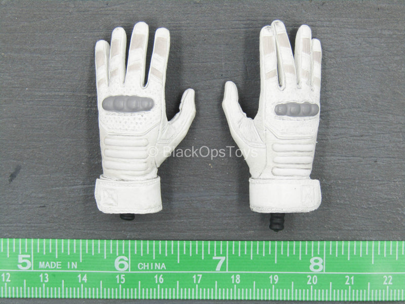 Load image into Gallery viewer, The Punisher - White Gloved Hand Set (Type 1)
