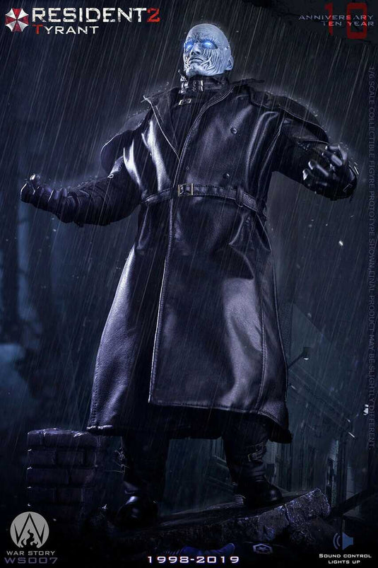 Resident Evil 2 Tyrant MR X 1/6 Scale Statue W/ Base wet Look