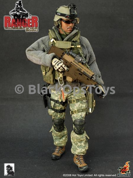 Load image into Gallery viewer, Rare Hot Toys U.S. Army Ranger 75th Ranger Regiment with MK16 Scar-L Mint in Box
